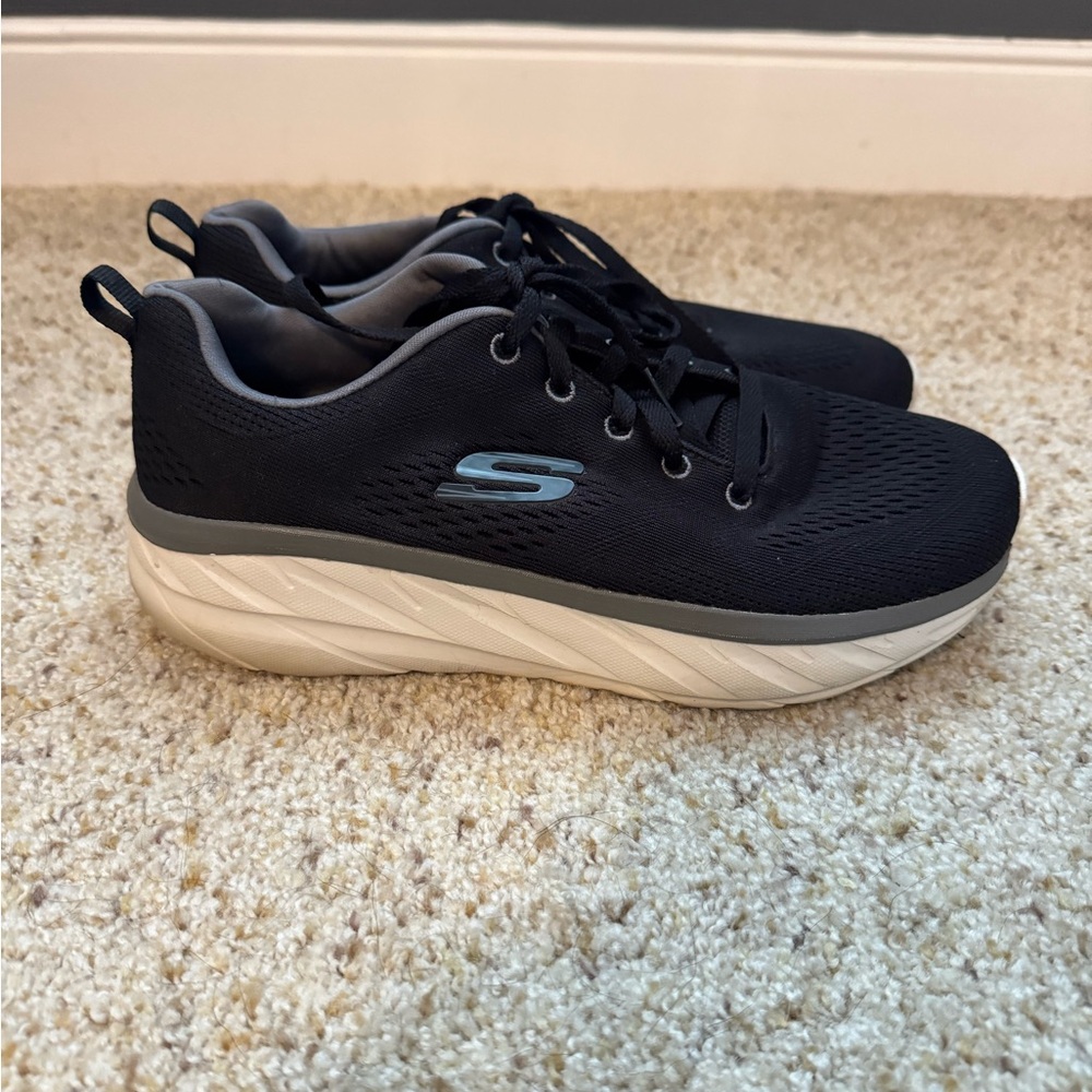 Skechers D'Lux Ultra Super Lightweight Comfortable Shoes Sneaker Women’s 8.5